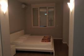 Apartament me qera ne bllok, Ενοικίαση