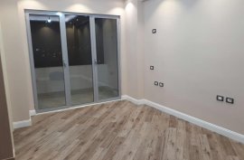 Apartament me qira, Ενοικίαση