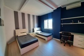 Shitet Apartament 2+1 tek Komuna Parisit, Venta