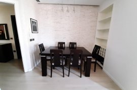 Shitet Apartament 2+1 tek Komuna Parisit, Vente