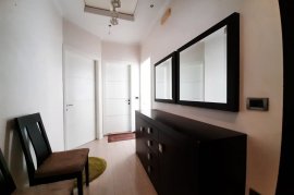 Shitet Apartament 2+1 tek Komuna Parisit, Vente