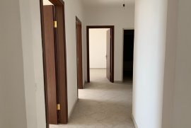 Shitet Apartament 3+1 , Rruga Shtraus, Eladás