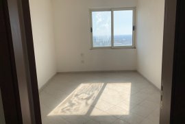 Shitet Apartament 2+1 , Rruga Shtraus, Πώληση