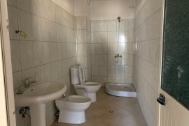 Shitet Apartament 2+1 Rruga Shtraus ,Lezhe, Πώληση