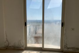 Shitet Apartament 3+1 , Rruga Shtraus, Shitje