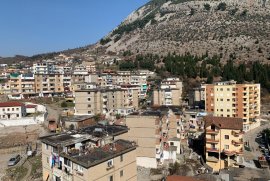 Shitet Apartament 3+1 , Rruga Shtraus, Πώληση