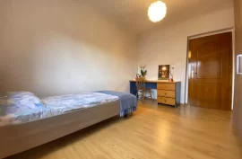 Apartament me qera 2+1 te restorant Durresi, Huren