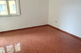 Shitet apartament 2+1 me Hipoteke.. Komuna Parisit, Venta