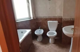 Shitet apartament 2+1 me Hipoteke.. Komuna Parisit, Venta