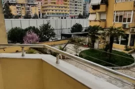 Shitet apartament 2+1 me Hipoteke.. Komuna Parisit, Πώληση