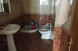 Shitet apartament 2+1 me Hipoteke.. Komuna Parisit, Sale