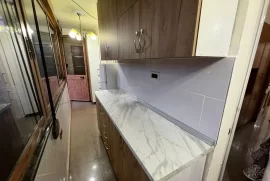 Apartament 2+1 në shitje në Blv. “Zhan D’ark”, Eladás