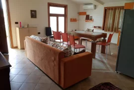 Apartament 3+1 me qira në Tregun Elektrik, Ενοικίαση