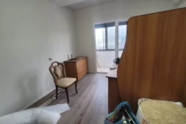 Shitet Apartament , Πώληση