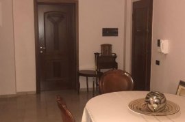 Apartament me qira, Ενοικίαση