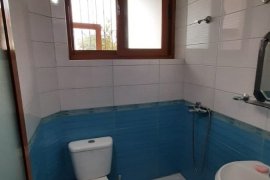 Jepet me Qera Apartament 1+1 afer Qendres (Selvia), Qera