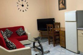 Ne Qender (Piazza) Jepet me Qera Apartament 1+1 , Alquiler