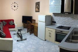 Ne Qender (Piazza) Jepet me Qera Apartament 1+1 , Huren