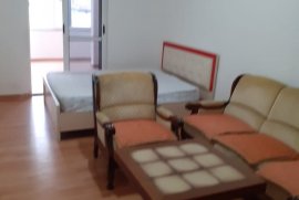 Jepet me qera apartament 3+1 tek Pallatet Agimi, Location