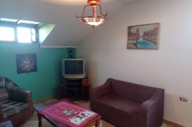 Jepet apartament me qera 1+1, ne Bllok, prane pall, Alquiler