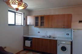 Jepet apartament me qera 1+1, ne Bllok, prane pall, Qera