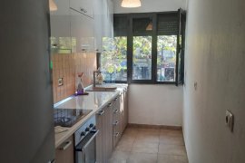 Jepet apartament me qira 2+1  tek rruga e Kavajes , Qera