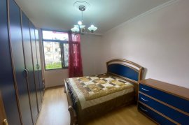 Jepet me qera apartament 2+1, prane Kafe Flora!, Location