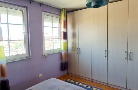 Shitet apartament 2+1, tek Medreseja, Eladás