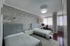 Ne rrugen e Kavajes shitet apartament 3+1 lluksoz , Πώληση