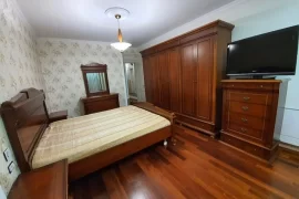 Ne rrugen e Kavajes shitet apartament 3+1 lluksoz , Vente