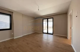 Shitet, Penthouse 3+1+2, Fresku, Tiranë., Πώληση