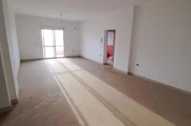 Kavaje,apartament 2+1,pak metra nga qendra., Πώληση