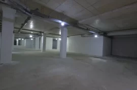 Tirane,Garazh per shitje 1000 m2 ne Astir 