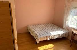 Apartament me qera tek trregu Cam, Affitto