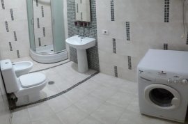 1+1 (74 m2) ne QENDER** | Pallat i Ri, Ashensor , Qera