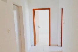 Shitet apartament 1+1 k.4, Venta