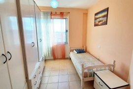 Apt Gjigand, 3+1+2wc+Ballkon (130 M2) Ne Astir , Location