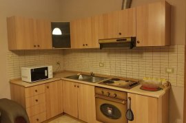 Jepet me qera apartament 1+1 tek Prokuroria , Bérlés