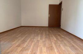 SHITET APARTAMENT TE KAFE FLORA!, Vente