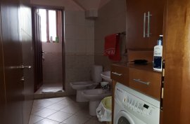 Shitet apartament 2+1 tek Myslym Shyri, prane Mon , Shitje