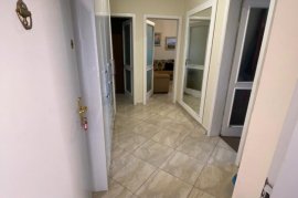 Shitet apartament 1+1, tek rruga Ferit xhajko pran, Πώληση