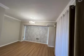 Në Selitë, pranë Big Market shitet apartament 1+1., Venta