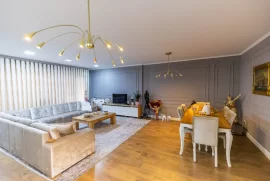 Shitet Apartament 3+1+Verand.. Kopshti Zologjik..!, Venta