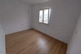 Apartament 2+1 në shitje pranë “Medresesë”, Shitje