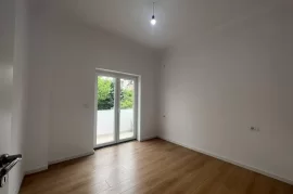 Apartament 1+1 në shitje pranë “21 Dhjetorit”, Sale