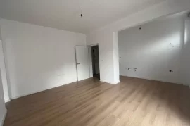 Apartament 1+1 në shitje pranë “21 Dhjetorit”, Sale