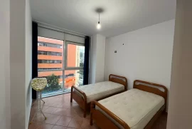 Apartament 2+1 me qira te “Rruga Kavajës”, Qera