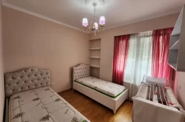 JEPET ME QERA MBI KOPSHTIN BOTANIK…APARTAMENT 2+1, Miete