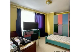 Shitet apartament 3+1+2 tek Kopshti Botanik, Komun, Shitje