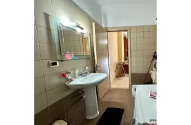 Shitet apartament 3+1+2 tek Kopshti Botanik, Komun, Eladás